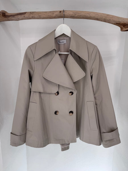 Trench corto